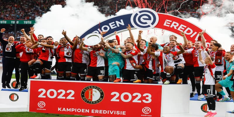 Mùa giải 2022 - 23 Feyenoord lần nữa nâng cao chiếc Cúp vô địch quốc gia Hà Lan